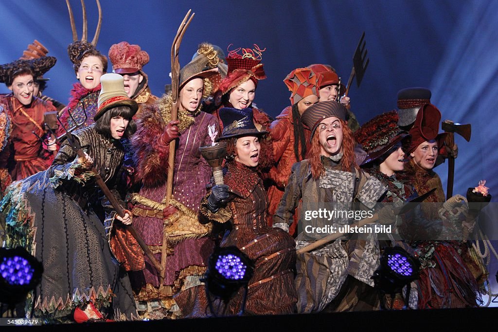 Ensemble of the musical "Wicked - Die Hexen von Oz"; performing at the "Jose Carreras Gala 2008" in Leipzig, Germany