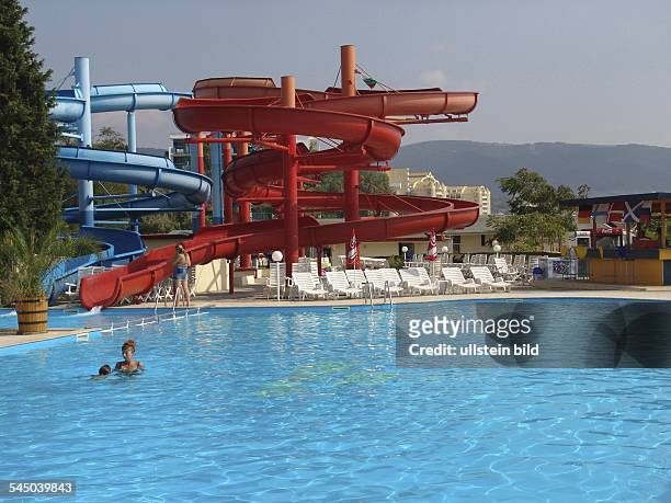 Bulgarien, Nessebar - Schwarzmeerkueste, Wasserrutsche am Pool einer Hotelanlage