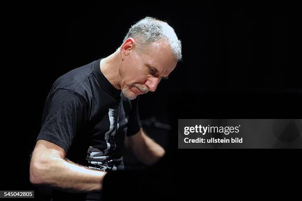 Copland, Marc - Musician, Pianist, Jazz, USA - performing with Dave Liebman at the Romanfabrik, Frankfurt am Main, Germany