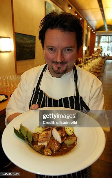 Kolja Kleeberg, Koch - mit einer eigenen Kreation im Restaurant Vau in Berlin-Mitte