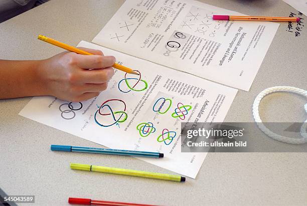 Knotted Rope Early Math Knot (Mathematics) Photos and Premium High Res Pictures - Getty Images