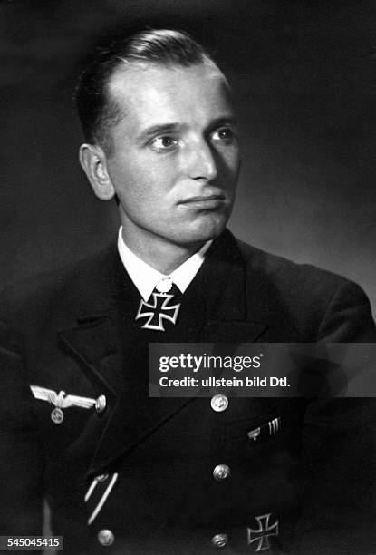 Kretschmer, Ottosubmarine commander, GermanyPortrait in Uniform- Photographer: Ernst Sandau- undatedVintage property of ullstein bild
