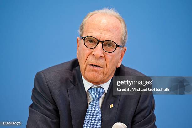 Juergen Heraeus, head of Unicef Germany attends the presentation of Unicef Report 2016 in German Federal Press Conference or Bundespressekonferenz on...