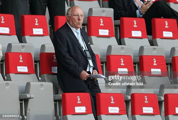 Seeler, Uwe - Entrepreneur, Ex-Football Player, Germany - in the stands of the Ernst-Happel-Stadium in Vienna during the Euro 2008, group B, Austria...