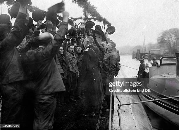 Prince Henry of Prussia*14.08.1862-+Admiral, Commander-in-Chief of the German Baltic Sea Fleet in the First World War- seeing off a submarine crew...