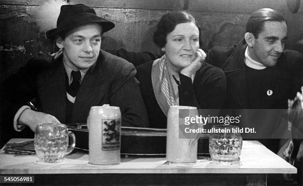 Jaenecke, Gustav *-+Eishockeyspieler, D- mit seiner Ehefrau Lisa, gesch. Von Cramm- 1938