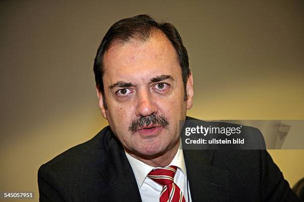 22 Roland Gewalt Photos & High Res Pictures Getty Images