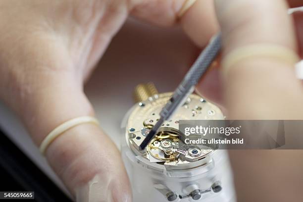 Deutschland, Sachsen, Glashütte - Uhrenherstellung im Werk des Uhrenherstellers A. Lange & Söhne