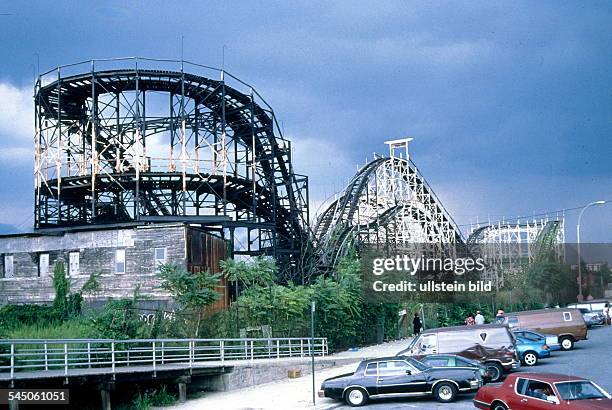 Coney Island: alte Achterbahn aus den30er Jahren im Vergnügungspark - 1995