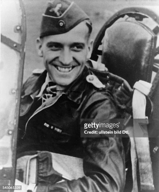 Hans-Ulrich Rudel, officer, colonel, Germany - sitting in the aircraft "Ju 87" - August 1943, published in "12 Uhr"