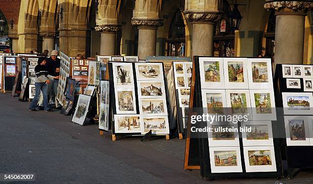 Polen, Krakau: Verkauf von Grafiken an den Tuchhallen auf dem Marktplatz