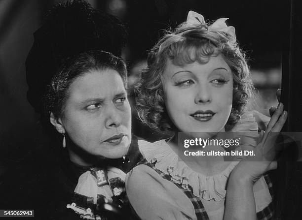 Ondra-Schmeling, Anni - Actress, Germany - *-+ Scene from the movie 'Die Kaviarprinzessin' with Maria Forescu Directed by: Carl Lamac Germany 1930...