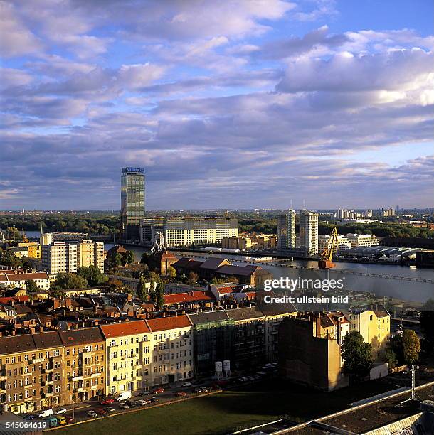 Blick über die Stralauer Halbinselauf die Allianz - Bürogebäude: und die "Twin-Towers"- Oktober 1999