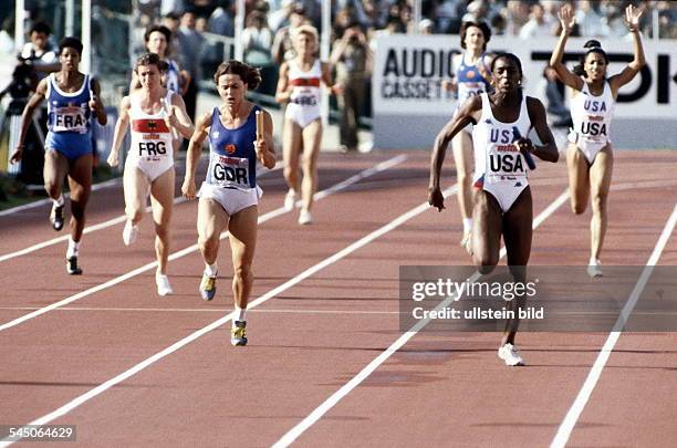 4x100m Staffel Frauen: die beidenSchlussläuferinnen Marlies Göhr und Marshall im Zielsprint; die USAgewinnt vor der DDR - 1987
