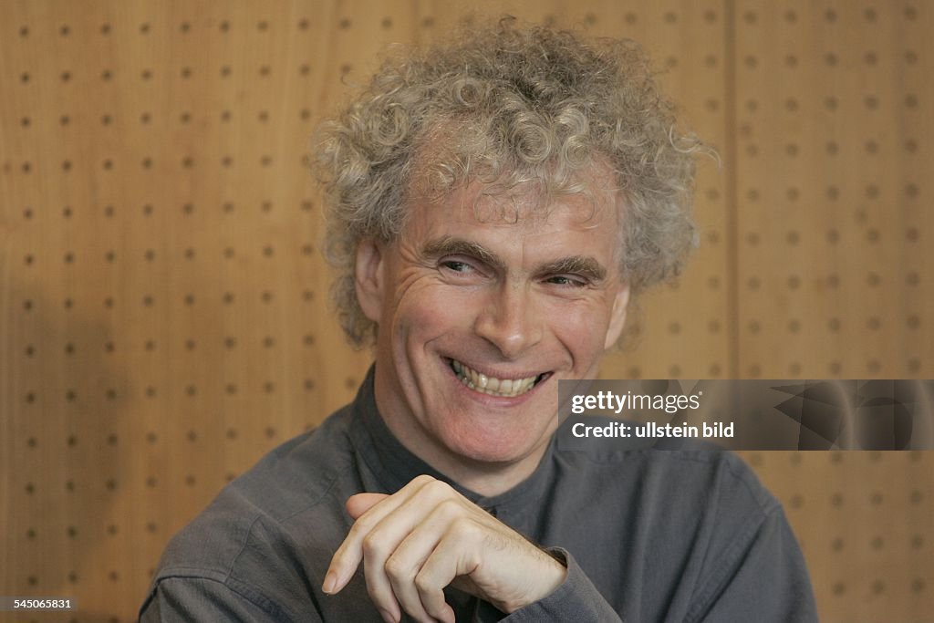 Sir Simon Rattle; Chefdirigent und kuenstlerischer Leiter der... Photo ...
