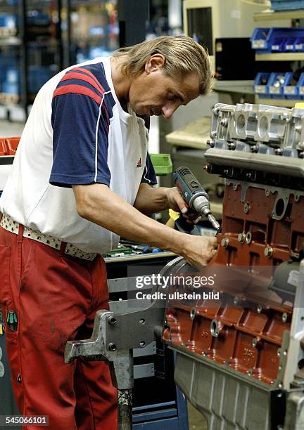 Deutschland , Nordrhein-Westfalen, Köln - Produktion von Motoren fuer Lkw , Schiffe und Baumaschinen bei der DEUTZ AG -