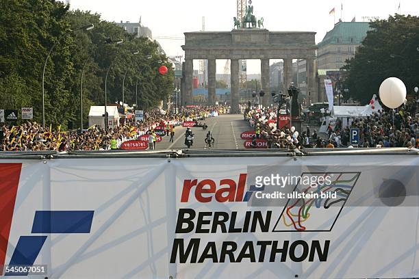 Philip Manyim, Sportler, Marathonläufer, Kenia - kommt als Sieger ins Ziel beim Berlin Marathon