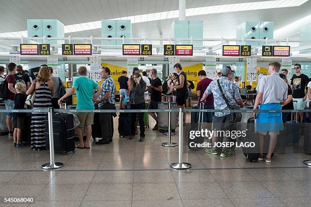 Spanish Queue 86,330 Spanish Lines Stock Photos, High-Res Pictures, and Images ...
