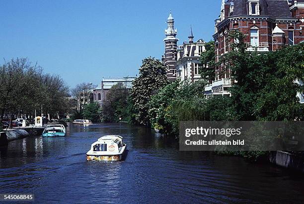 Gracht mit Ausflugsbooten- ohne Jahr