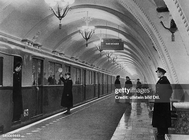 Bahnsteig in der U-Bahn-Station 'Arbat'- 1954