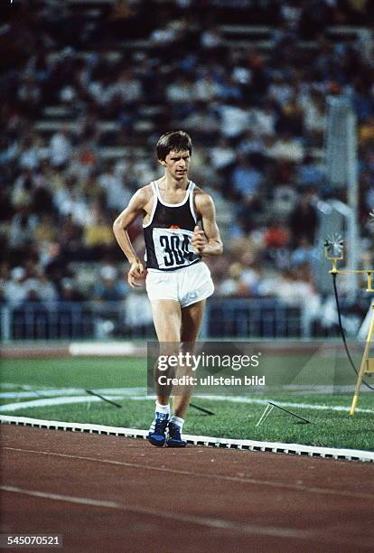 50km Gehen: Olympiasieger Hartwig Gauder auf der letzten Runde imOlympiastadion- 1980
