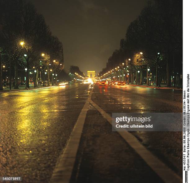 Nachtaufnahme; im Fluchtpunkt der Arc du Triomphe- Januar 2000