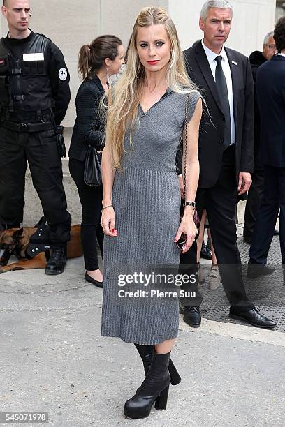 Laura Bailey arrives at the Chanel Haute Couture Fall/Winter 2016-2017 show as part of Paris Fashion Week on July 5, 2016 in Paris, France.