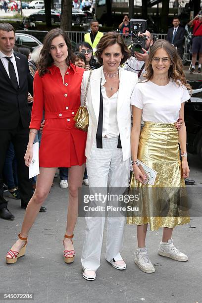 Ines de la Fressange with daughters Nine and Violette d'Urso arrive at the Chanel Haute Couture Fall/Winter 2016-2017 show as part of Paris Fashion...