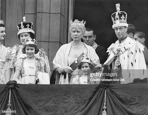 George VIKing of the United Kingdom and the Dominions of the British Commonwealth 1936-1952 *14.12.1895-+With family on the balcony of Buckingham...