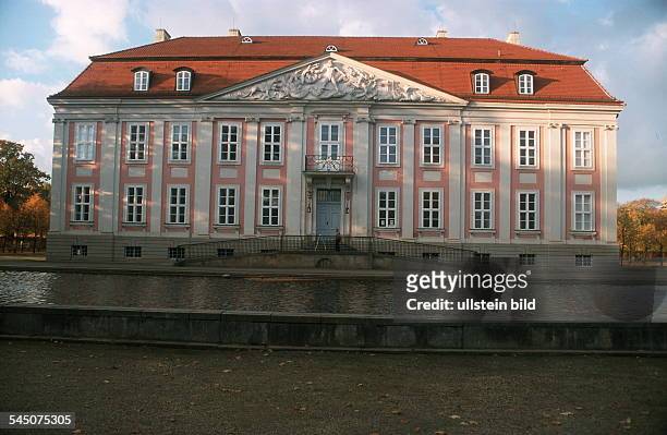 Aussenansicht vom Schloss Friedrichsfelde - 1999