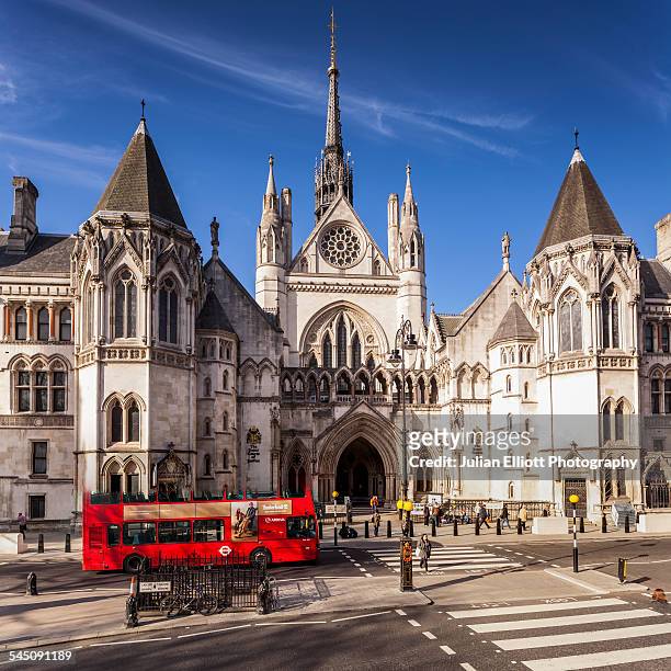the royal courts of justice in london, england - corte reale di giustizia foto e immagini stock