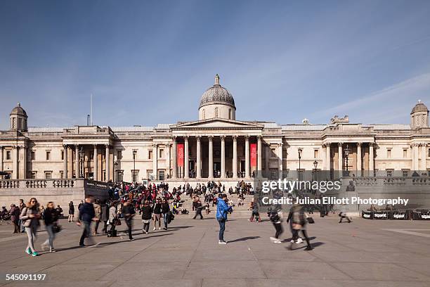 the national gallery and trafalgar square, london - trafalgar square fotografías e imágenes de stock