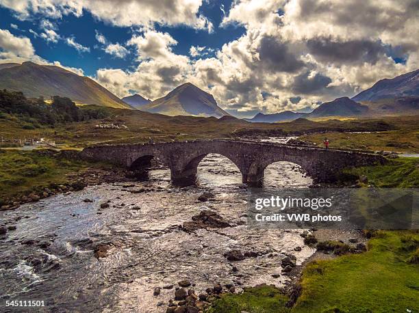 views from sligachan, isle of skye, scotland - glen sligachan 個照片及圖片檔