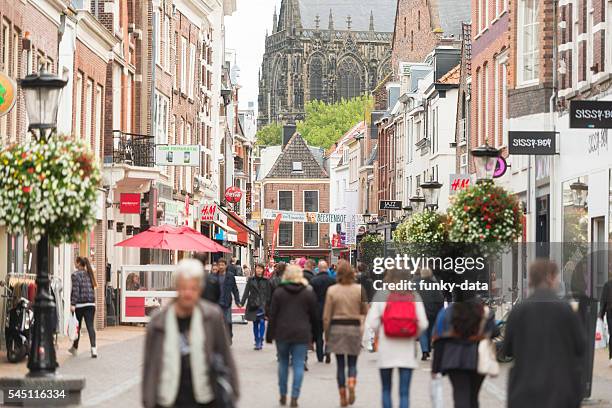 utrecht city center shopping street - stadsgata bildbanksfoton och bilder