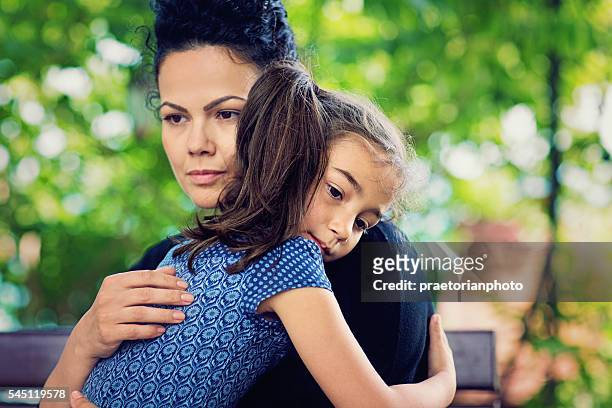 madre e hijas - baby depression fotografías e imágenes de stock