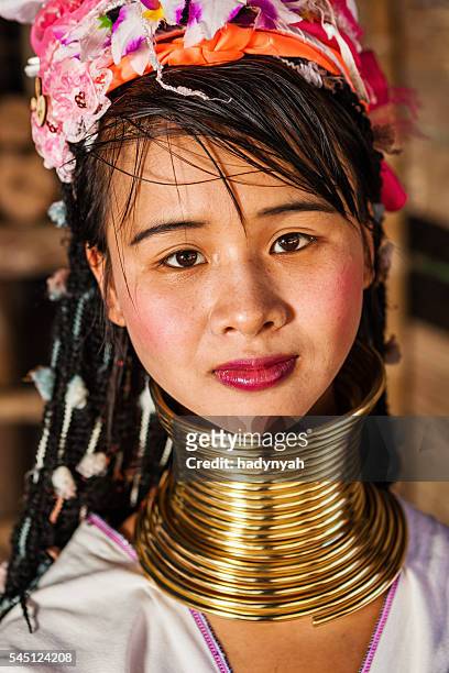 mulher de longos pescoço karen tribe of noise, tailândia ásia - padaung imagens e fotografias de stock