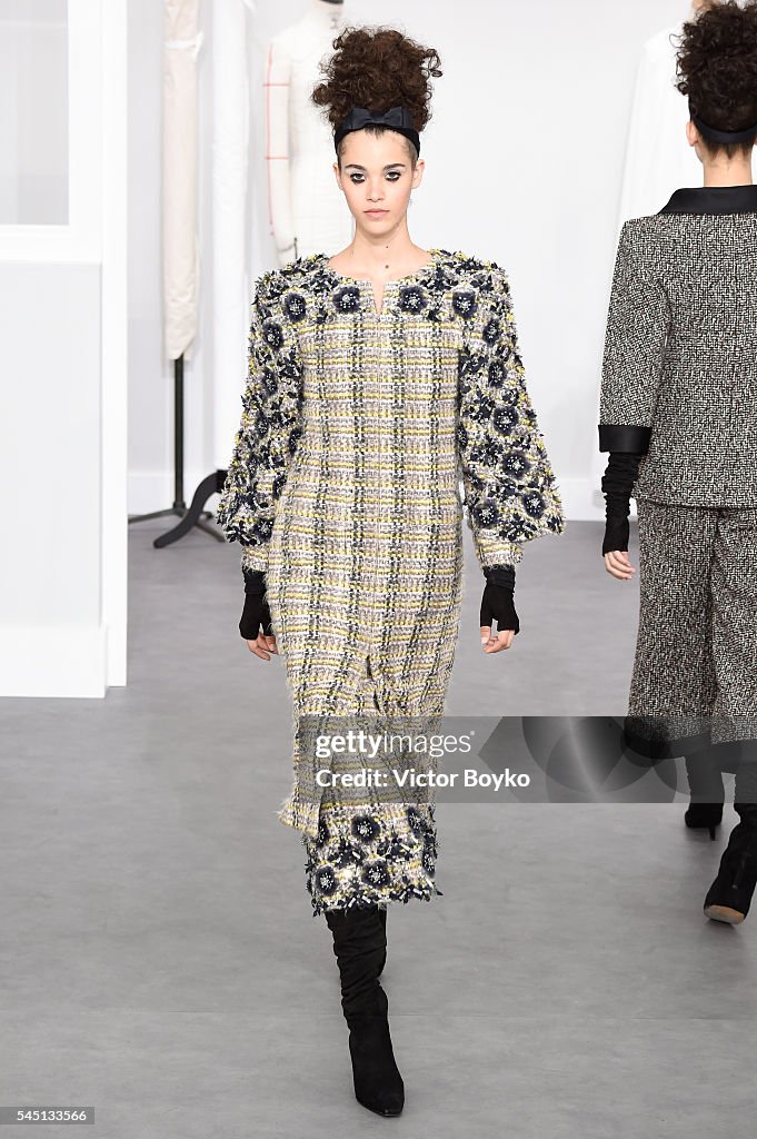 Chanel : Runway - Paris Fashion Week - Haute Couture Fall/Winter 2016-2017
