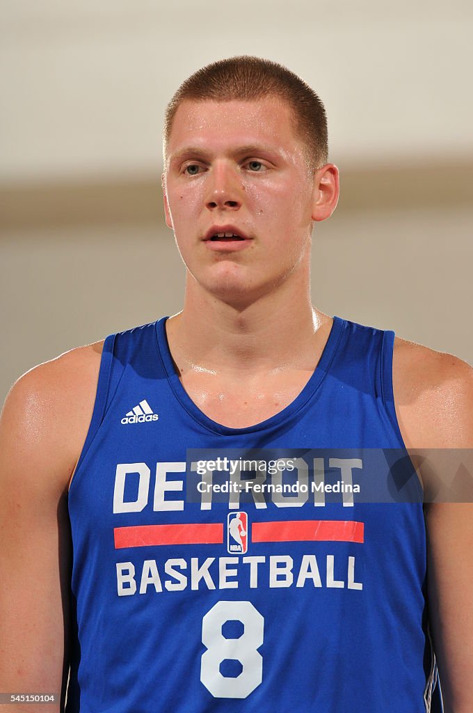 Detroit Pistons v Indiana Pacers