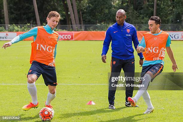 Hidde ter Avest of The Netherlands U19, coach Aron Winter of The Netherlands U19, Adelhak Nouri of The Netherlands U19 during a training session of...