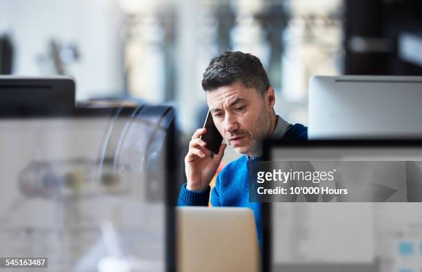 businessman on the phone in a modern office - solo un uomo maturo foto e immagini stock