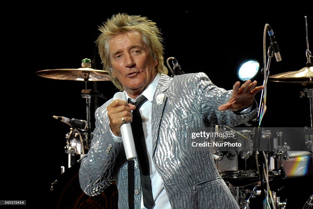 Rod Stewart Performs In Madrid