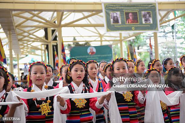 Exile Tibetan children sing to mark the Dalai Lama's 81st birthday in McLeod Ganj on July 6, 2016. / AFP / Lobsang Wangyal