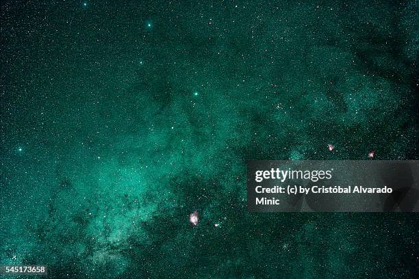milky way galaxy - nebulosa del águila fotografías e imágenes de stock