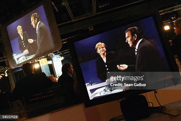 German Chancellor and Social Democrat Gerhard Schroeder and chancellor candidate Angela Merkel of the German Christian Democrats, the CDU, face off...