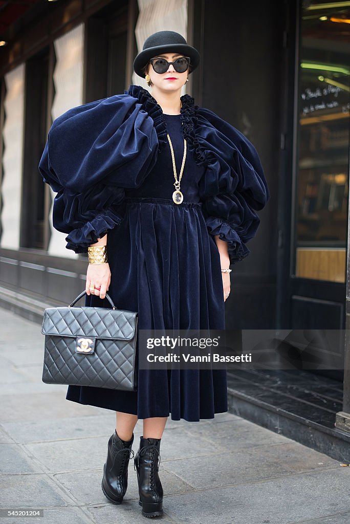 Street Style - Paris Fashion Week : Day Four - Haute Couture F/W 2016/2017