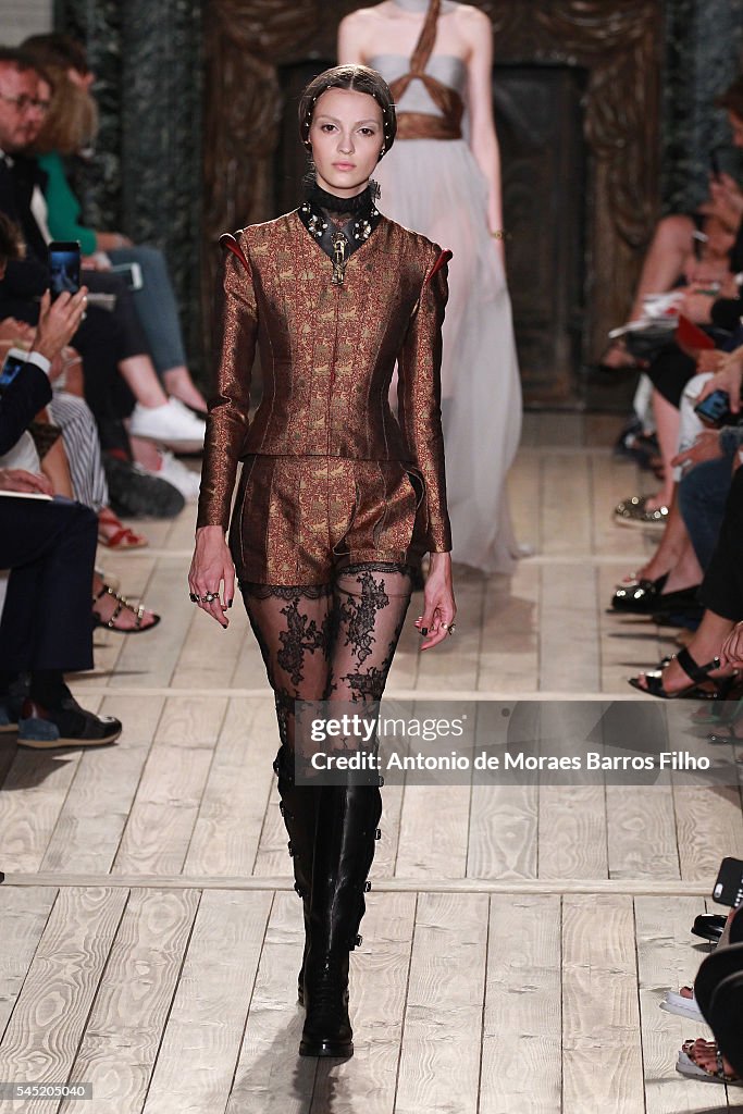 Valentino : Runway - Paris Fashion Week - Haute Couture Fall/Winter 2016-2017