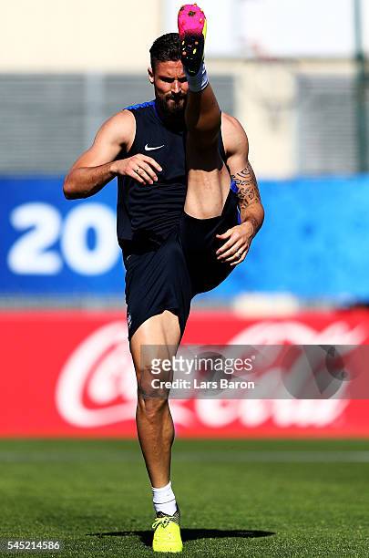 Olivier Giroud of France warms up during a France training session ahead of their UEFA Euro 2016 Semi final against Germany on July 6, 2016 in...