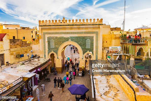 old fes, medina, view of bab (gate) boujeloud - fez marruecos fotografías e imágenes de stock