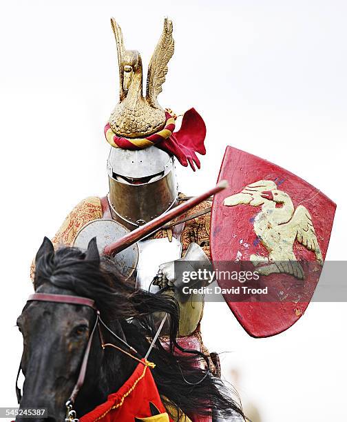 knight on black horse - jousting stock pictures, royalty-free photos & images