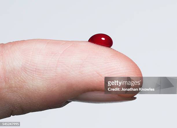 finger with a bead of blood - ブドウ糖 ストックフォトと画像